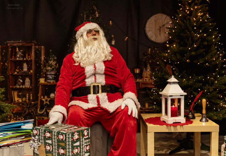 Santa Claus is coming to town